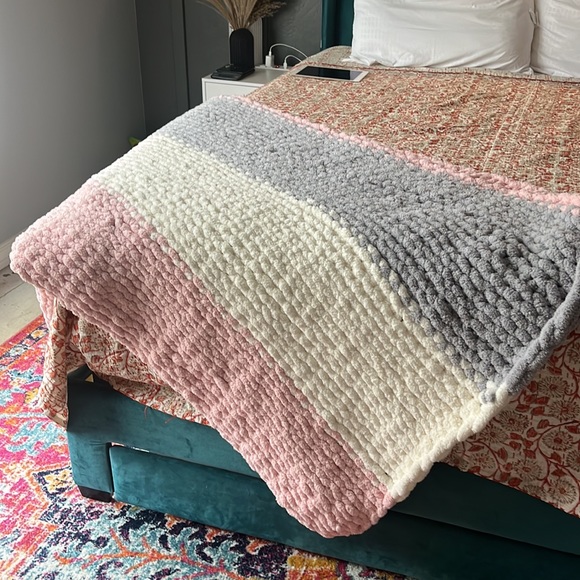 handmade crochet yarn blanket queen size - Picture 4 of 4